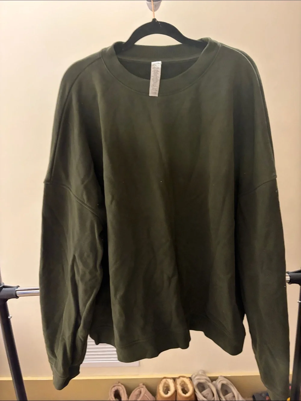 ALO Yoga Woman’s Olive Crewneck Sweatshirt - Deep Olive Green